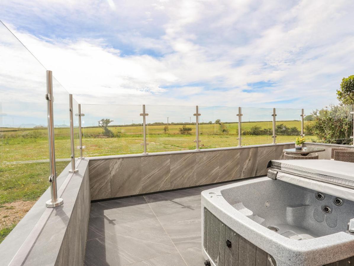 Caban Cariad Holyhead Exterior photo