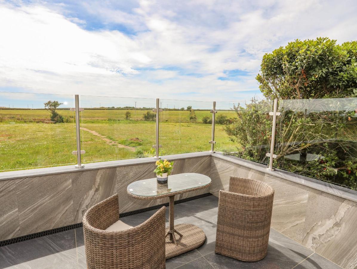Caban Cariad Holyhead Exterior photo